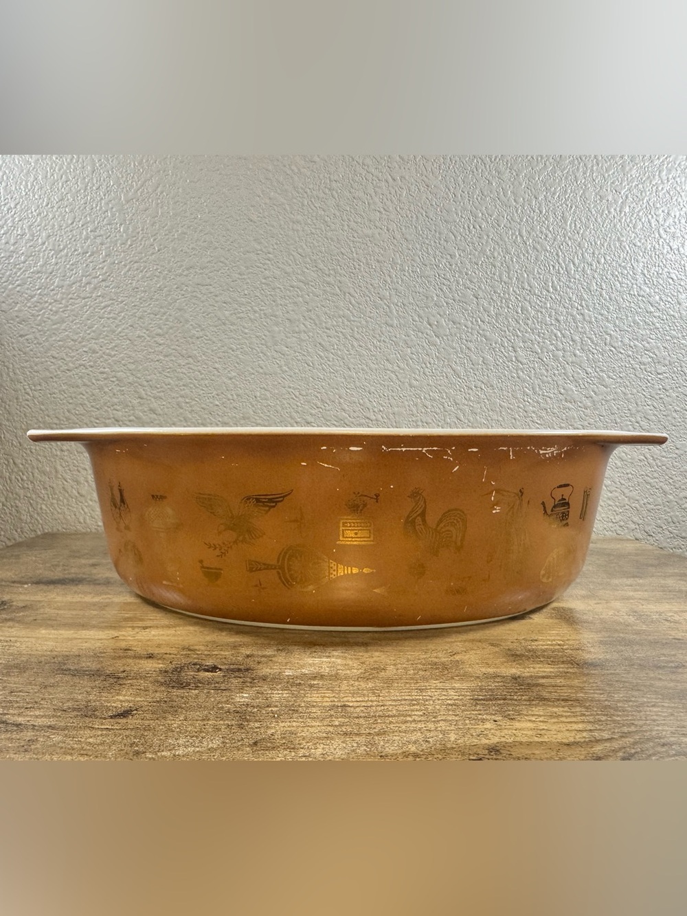 Pyrex Brown Glass Casserole with Gold Motif - Picture 6 of 8